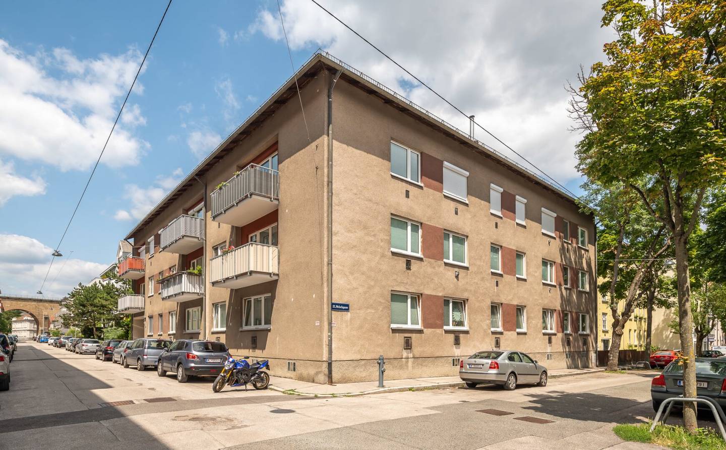 Approved attic in Khekgasse - 7 Maisonette Apartments