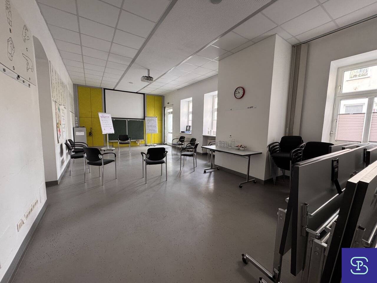 Open ended 177 m² office and 221 m² basement space at Humboldtplatz 1100 Vienna