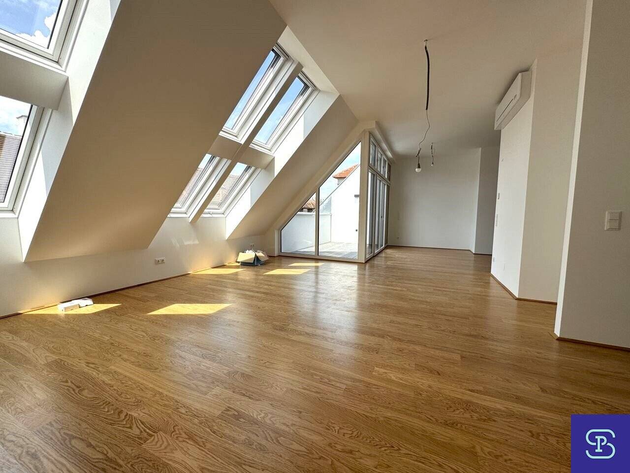 Commission-free exclusive 137m² attic first occupancy plus 72m² terraces in top location 1080 Wien