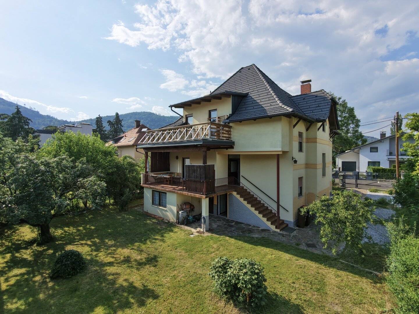 Historical villa with character in a desirable residential area in Eggenberg