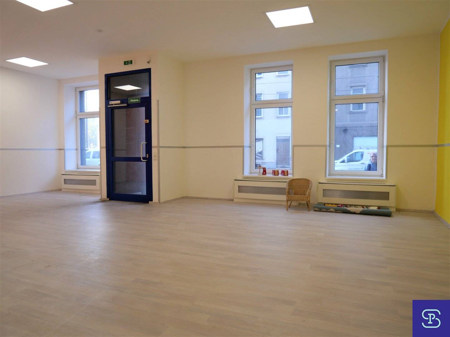 Unlimited term 235 m² retail space in a high traffic location 1110 Vienna