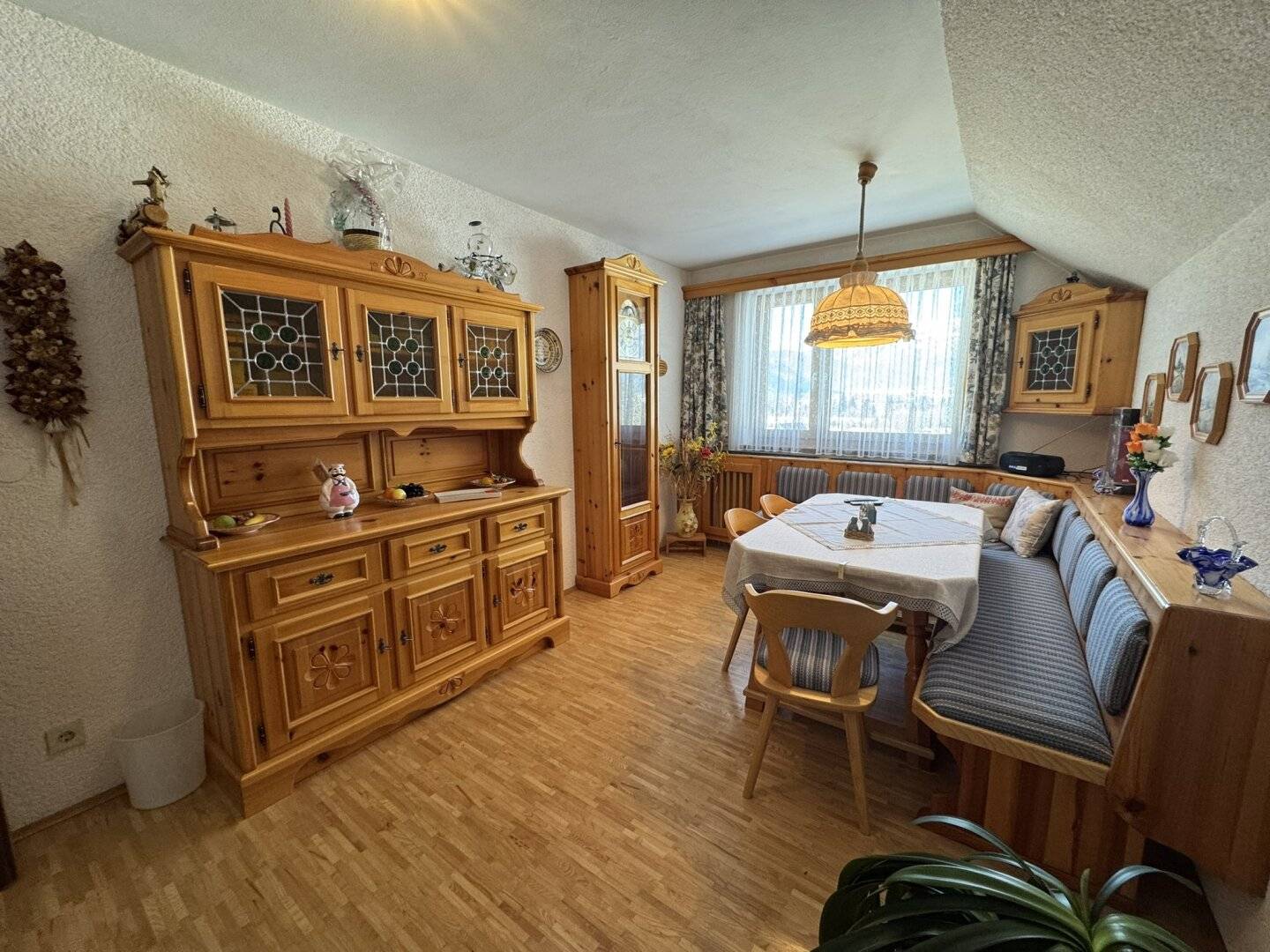 Gepflegtes Wohnhaus mit Nebengebäude, Garage, voll unterkellert,  in Admont mit traumhaftem Bergblick