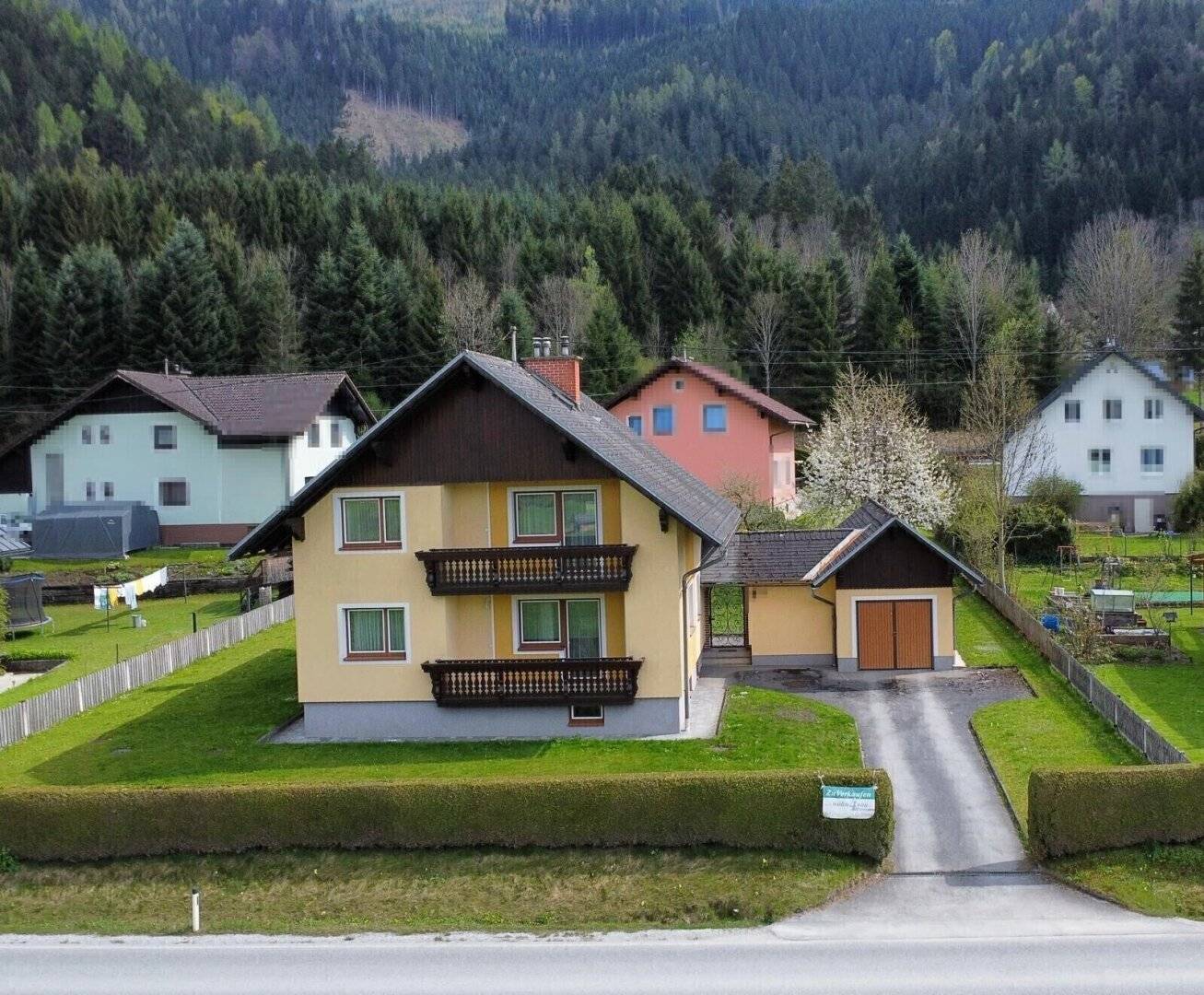 Gepflegtes Wohnhaus mit Nebengebäude, Garage, voll unterkellert,  in Admont mit traumhaftem Bergblick