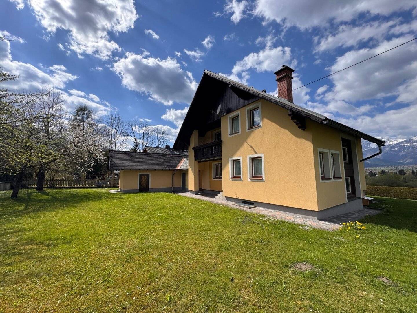 Gepflegtes Wohnhaus mit Nebengebäude, Garage, voll unterkellert,  in Admont mit traumhaftem Bergblick