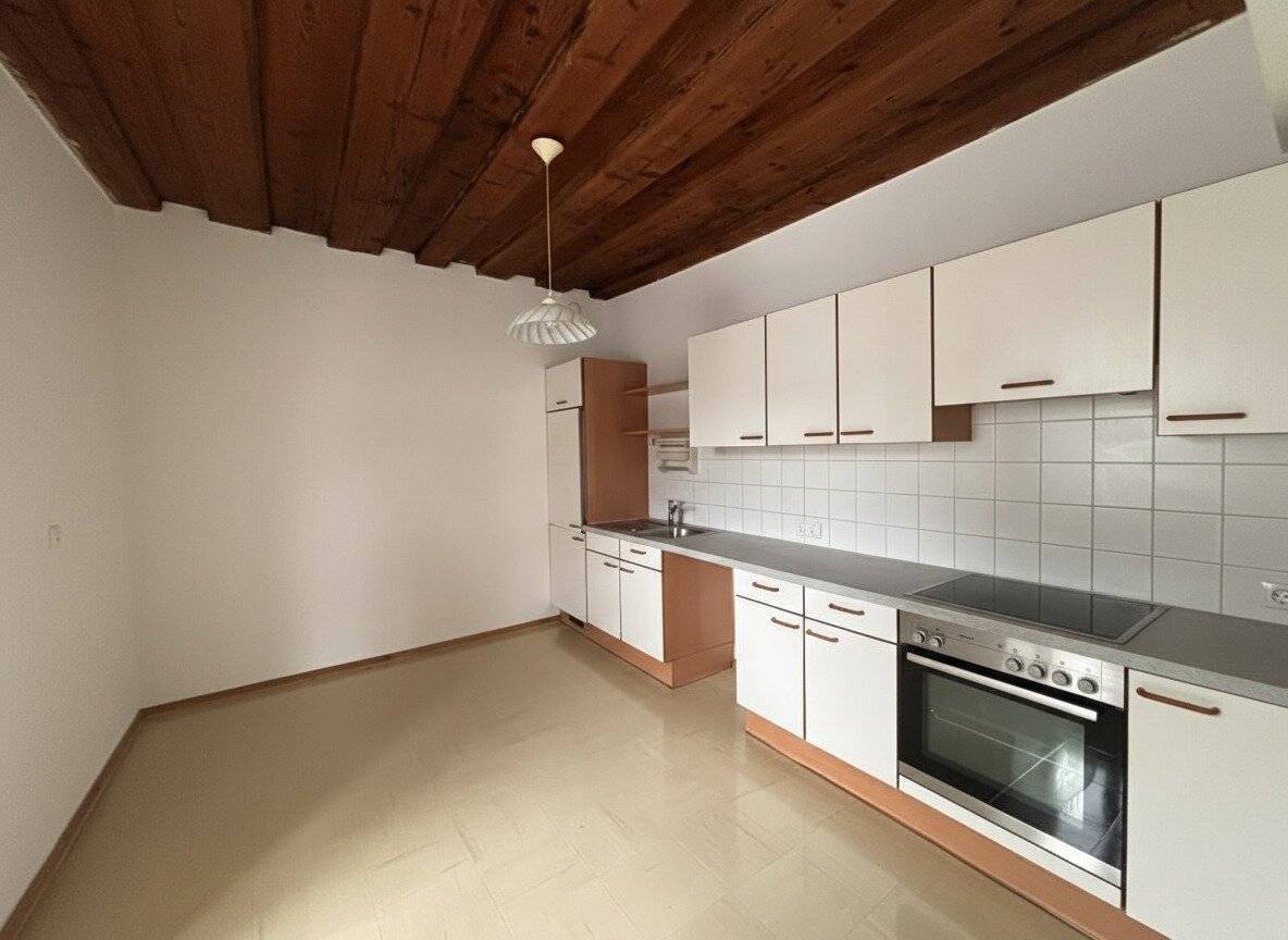 WEIZ bright light filled 2 room apartment with extra kitchen available immediately
