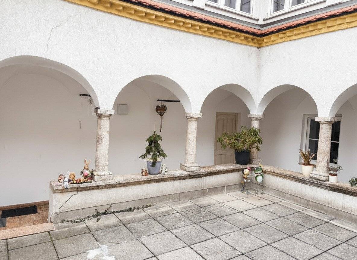 WEIZ bright light filled 2 room apartment with extra kitchen available immediately