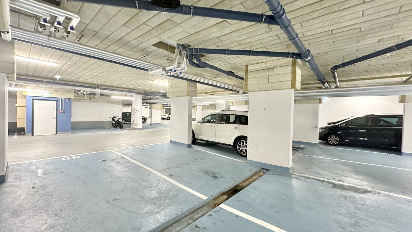 OLDTIMER FANS TAKE NOTICE - Garage parking space for rent!