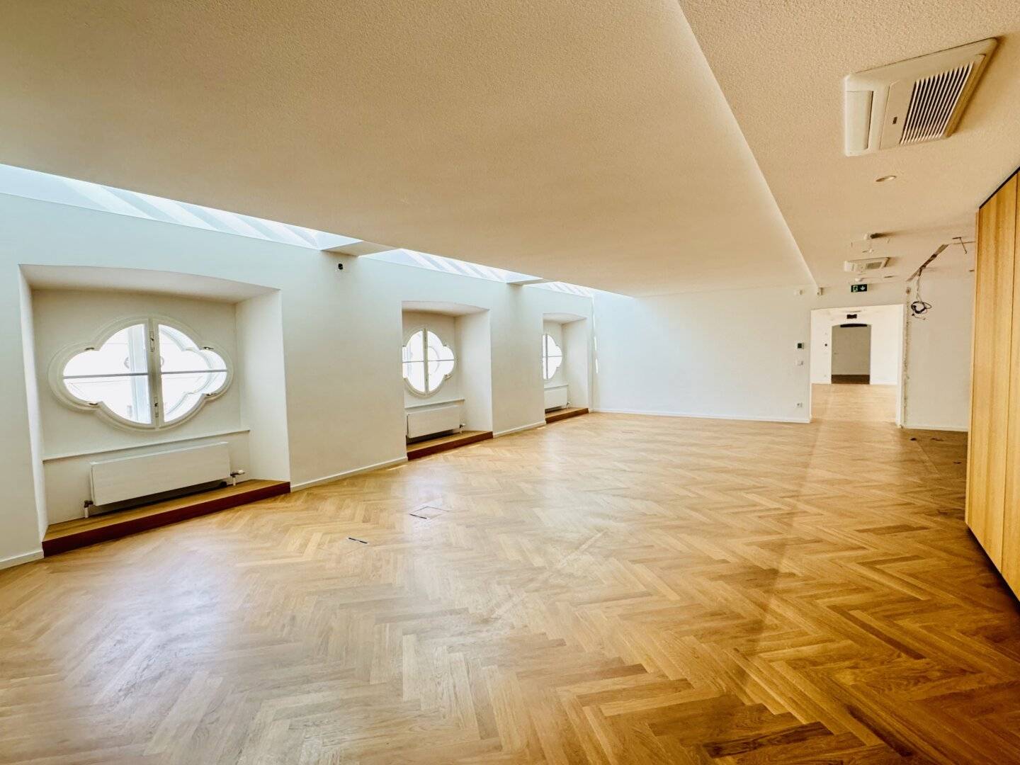 Representative office space in Palais Harrach (1039m²)