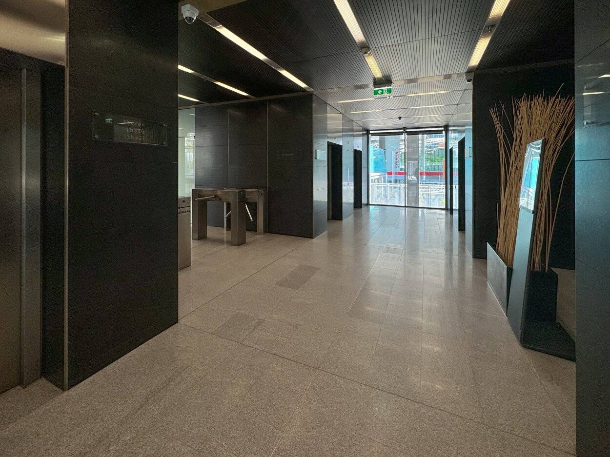 711 m² office space on one level, 14th floor