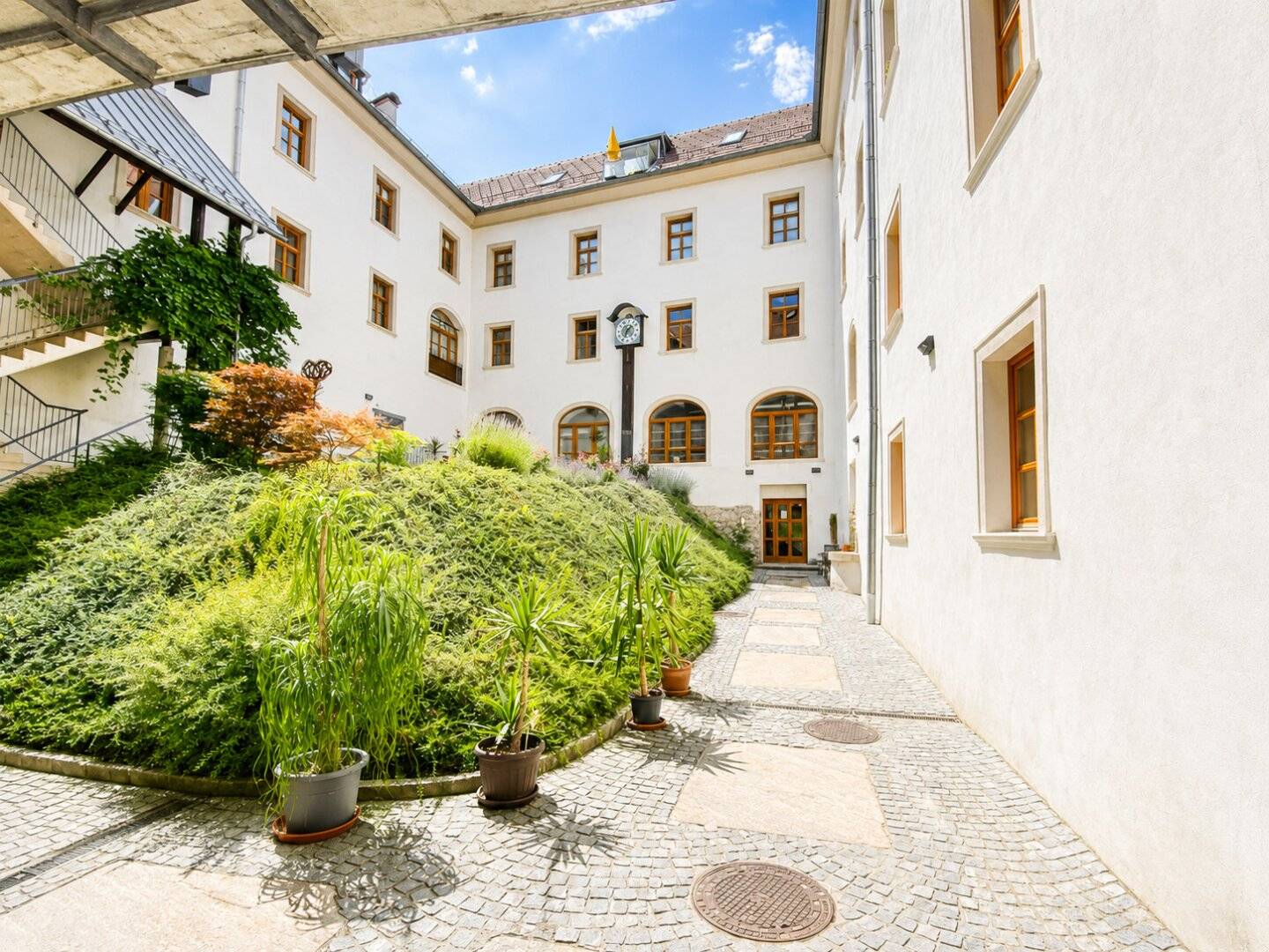 Märchenhaft wohnen im Schloss Herberstorf: 3-Zimmer-Wohnung mit neu ausgestatteter, separater Küche