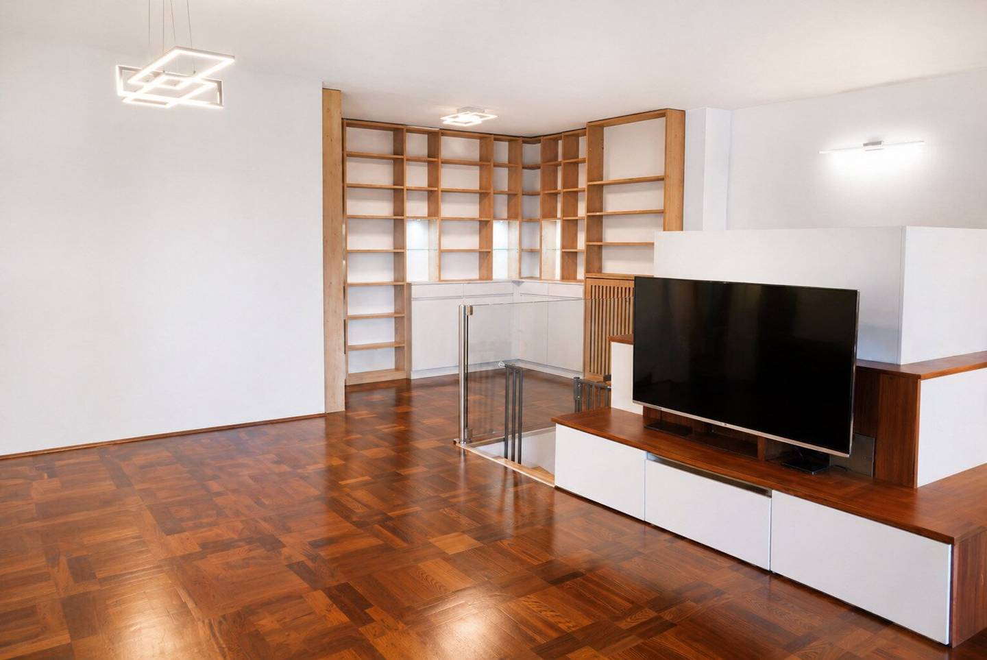 Practice/Office with Garden &amp; Garage in Mauer!