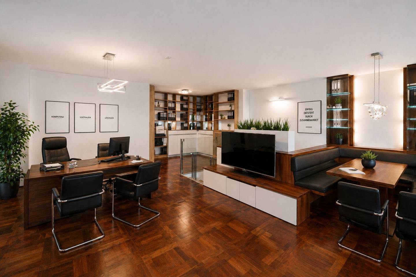 Practice/Office with Garden &amp; Garage in Mauer!