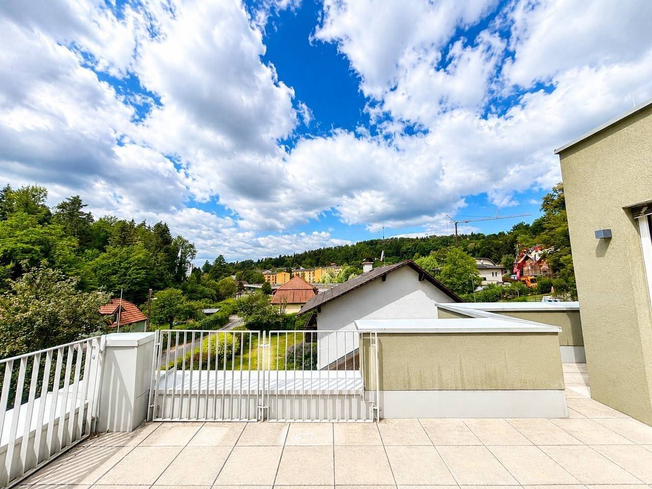 Traum-Penthousewohnung mit großer Sonnenterrasse in LKH-Nähe