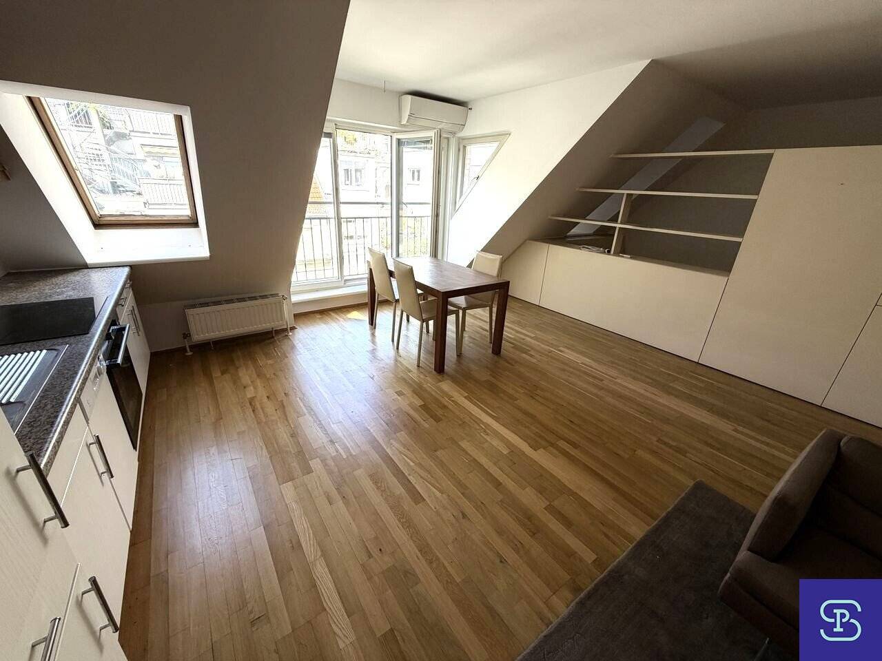 Commission-free: Air-conditioned 56.5 m² attic apartment + 40 m² terrace in top location - 1080 Vienna