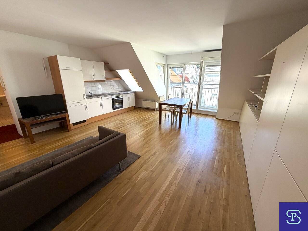 Commission-free: Air-conditioned 56.5 m² attic apartment + 40 m² terrace in top location - 1080 Vienna