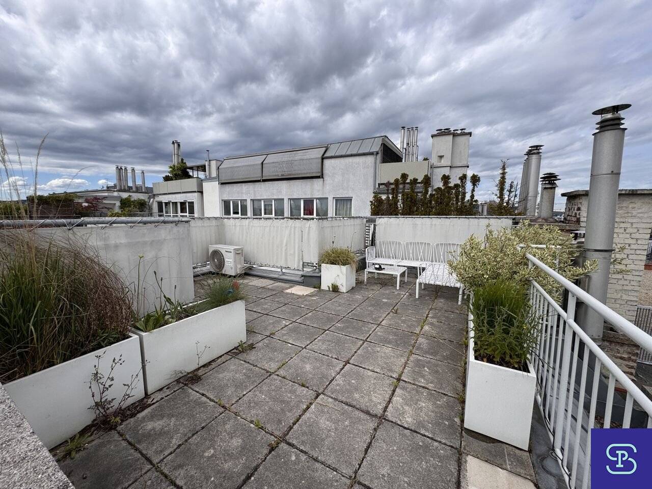 Commission-free: Air-conditioned 56.5 m² attic apartment + 40 m² terrace in top location - 1080 Vienna
