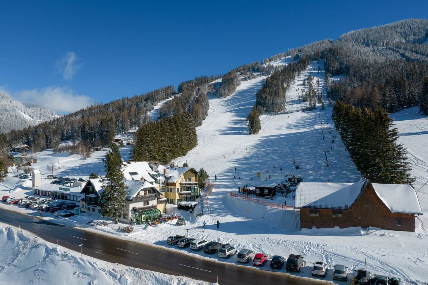 Charmantes Hotel & Schiberg: Ihr Schlüssel zur Bergwelt mit FIS homolgierten Skipisten und vielseitigen Freizeitmöglichkeiten!