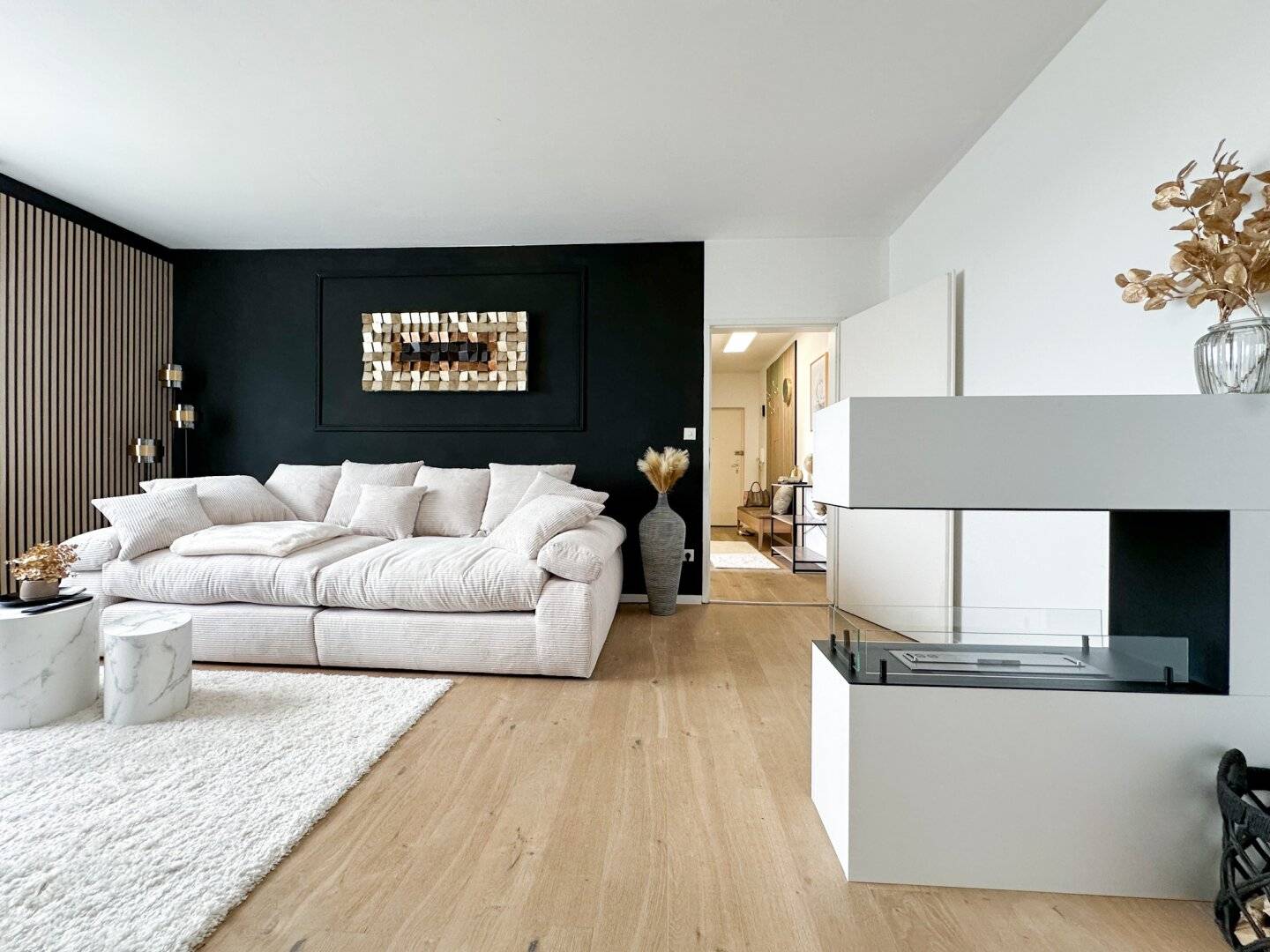 Quiet location with a view of greenery, stylishly furnished 2.5 room apartment with balcony