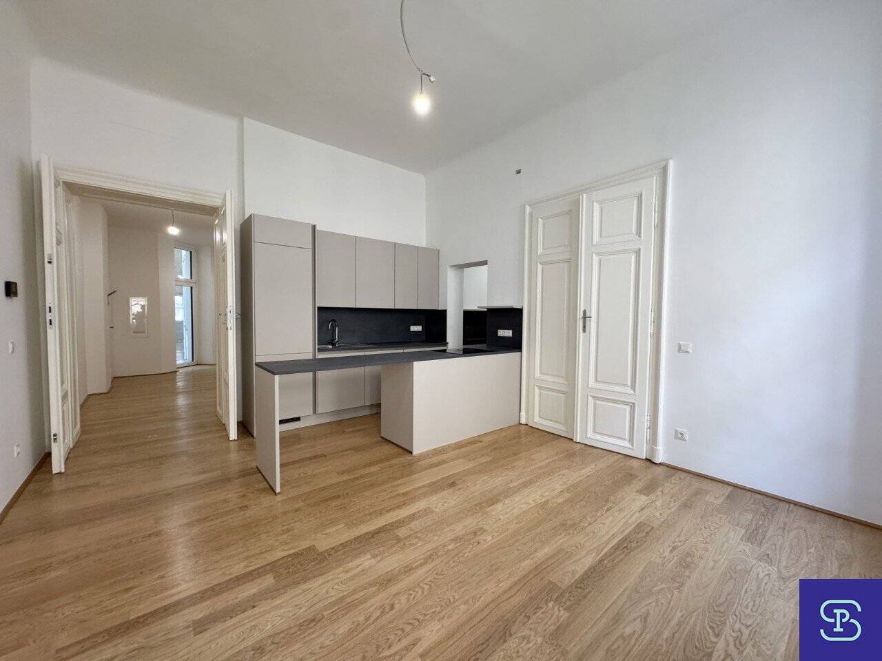 Commission-free: Quiet 150 m² first occupancy with 4 rooms + balcony in top location - 1080 Wien? But without question mark? No punctuation at end.