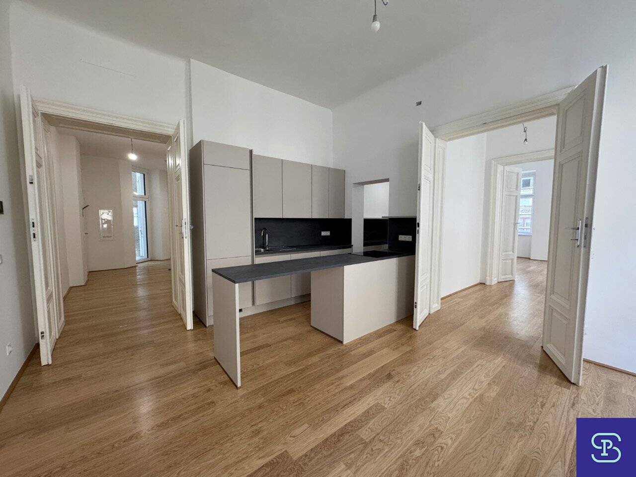 Commission-free: Quiet 150 m² first occupancy with 4 rooms + balcony in top location - 1080 Wien? But without question mark? No punctuation at end.