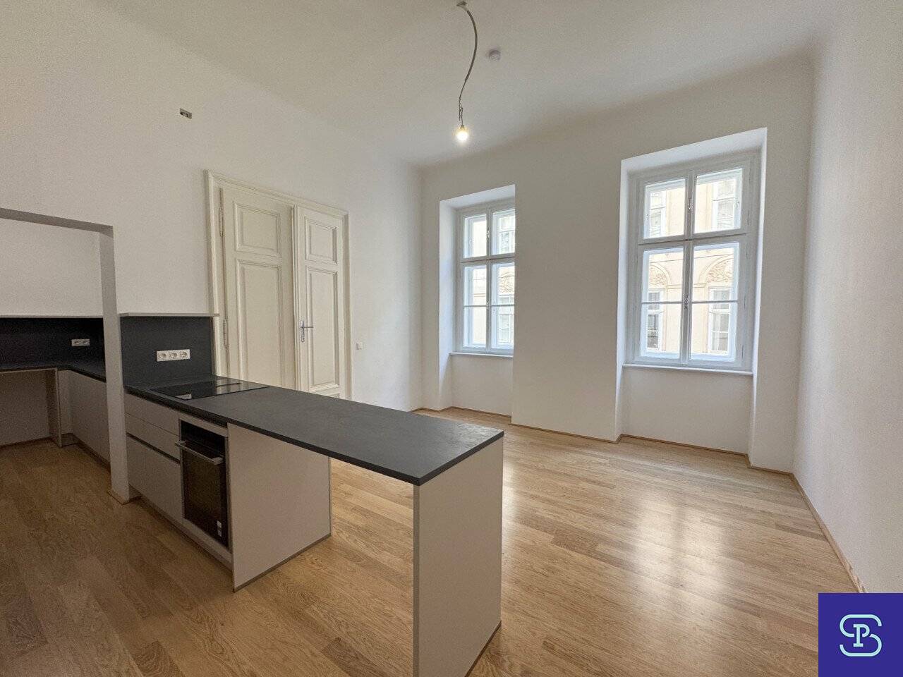 Commission-free: Quiet 150 m² first occupancy with 4 rooms + balcony in top location - 1080 Wien? But without question mark? No punctuation at end.