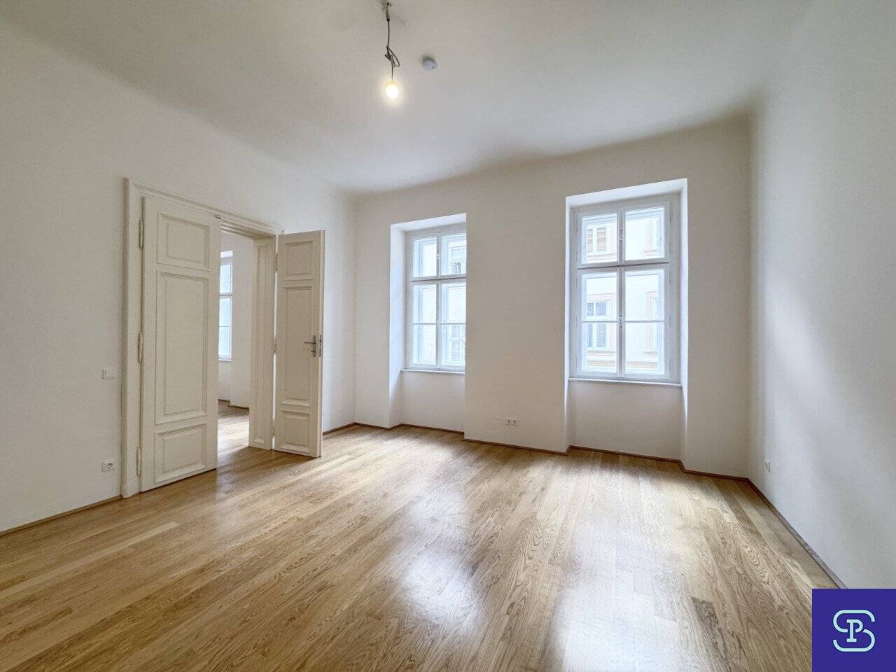 Commission-free: Quiet 106 m² first occupancy with 3 rooms and built-in kitchen in top location 1080 Vienna