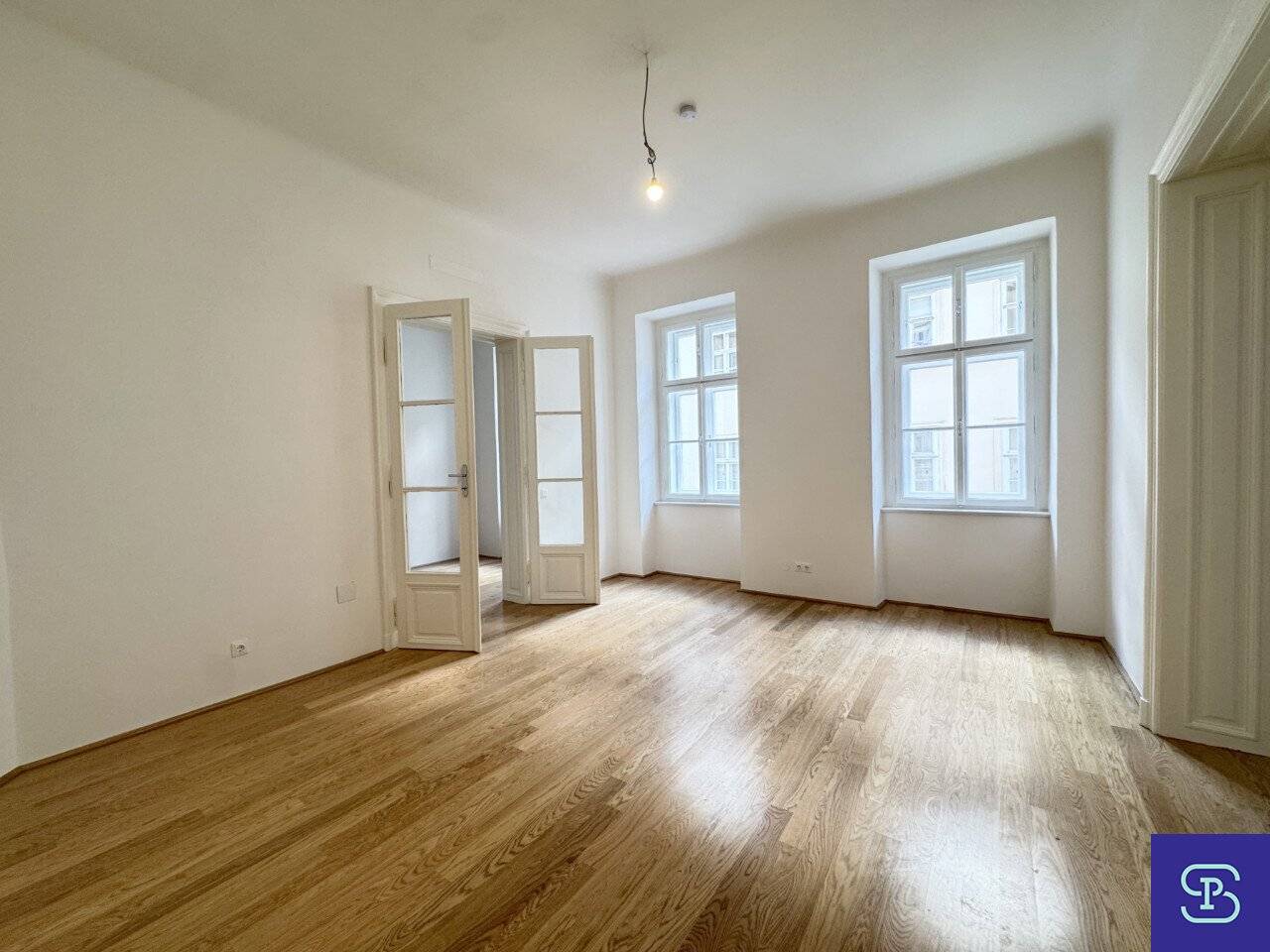 Commission-free: Quiet 106 m² first occupancy with 3 rooms and built-in kitchen in top location 1080 Vienna