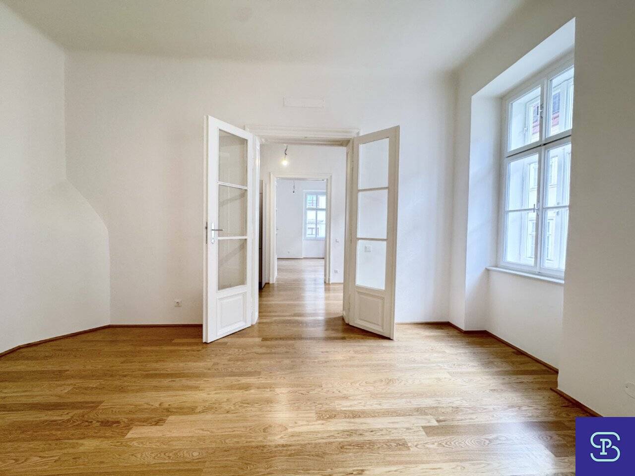 Commission-free: Quiet 106 m² first occupancy with 3 rooms and built-in kitchen in top location 1080 Vienna