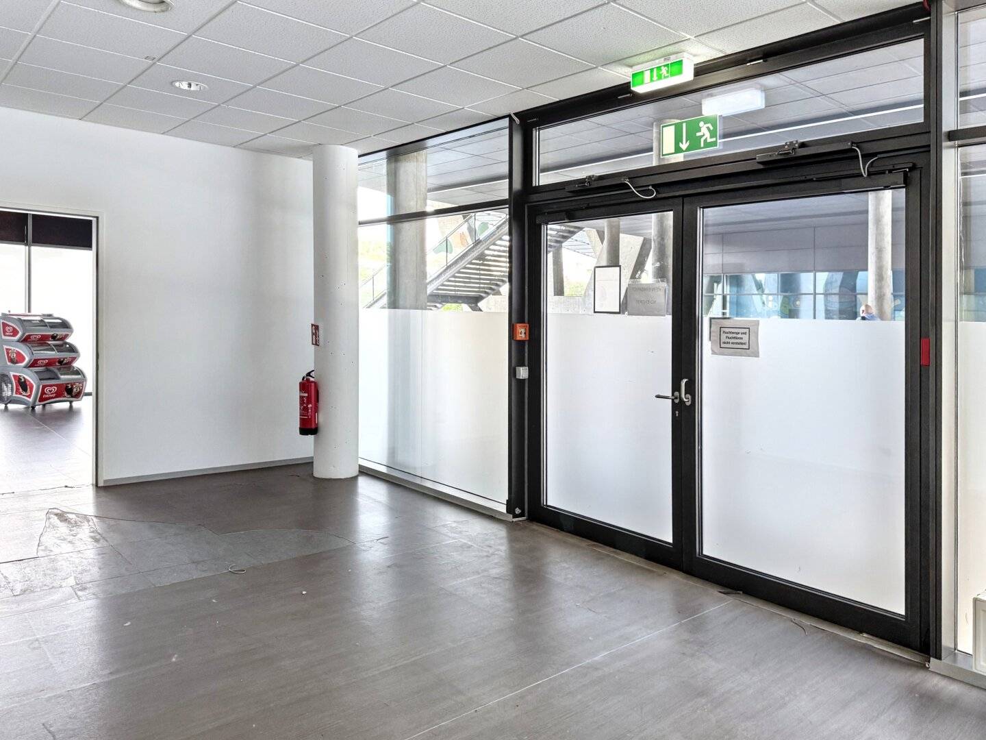 500 m² modern shop space | 4 m room height possiblees? no check? I must fix - The string should be correct: 500 m² modern shop space | 4 m room height possible