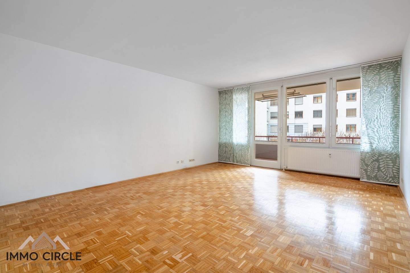 Dreamlike four room apartment with sunny loggia and in house wellness area