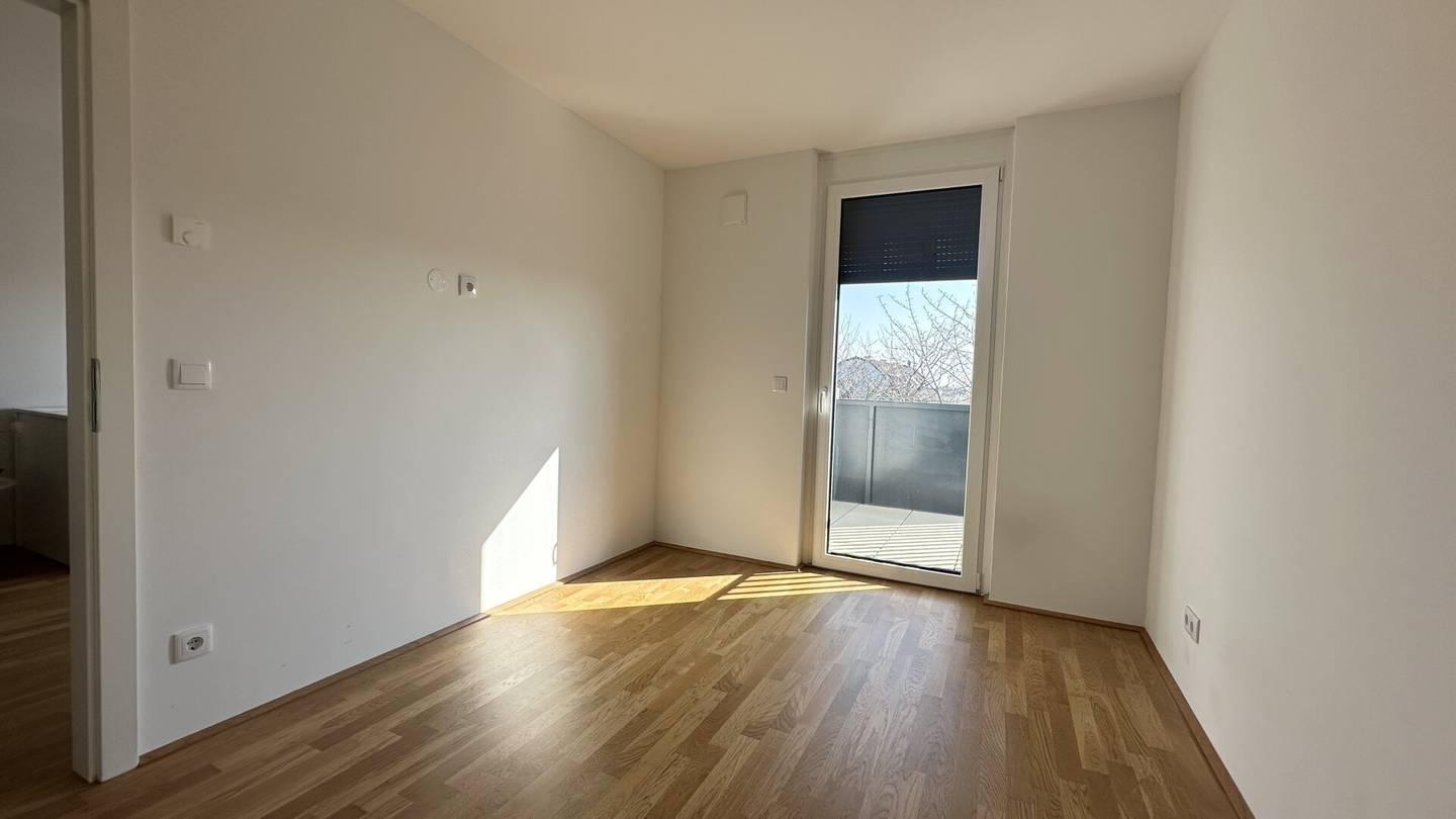Modern 2 room apartment with balcony commission free near U1 Kagraner Platz