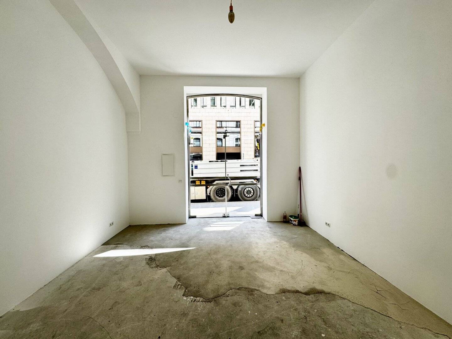 Edelrohbau - Kleines Geschäftslokal - Edelrohbau - Nähe Oper/ Kärntner Straße/ Ringstraße