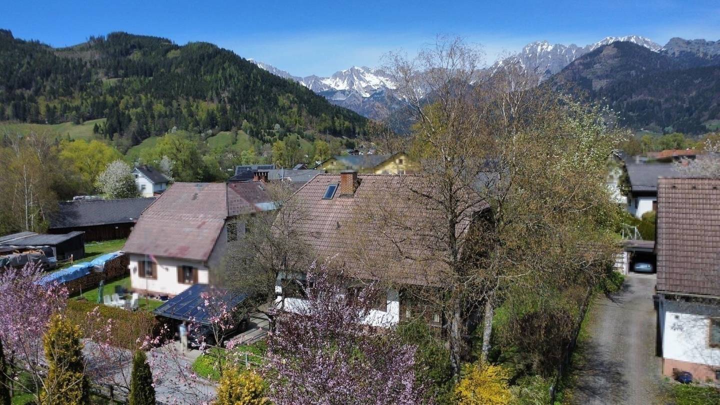 Wohnhaus in Admont in herrlich ruhiger Lage mit stilvollem Wintergarten und Carport!