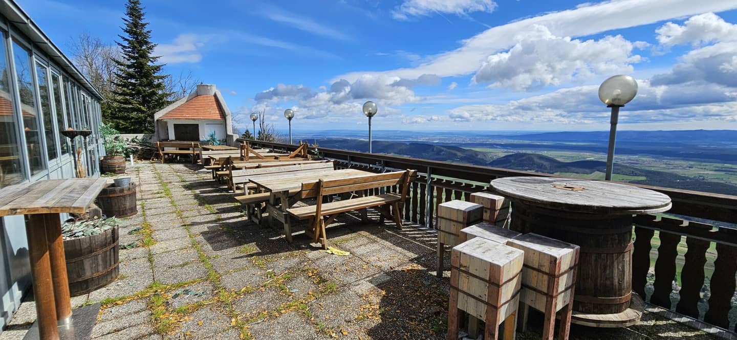 Gastronomy space with a huge terrace and spectacular distant view - top location in Naturpark Hohe Wand