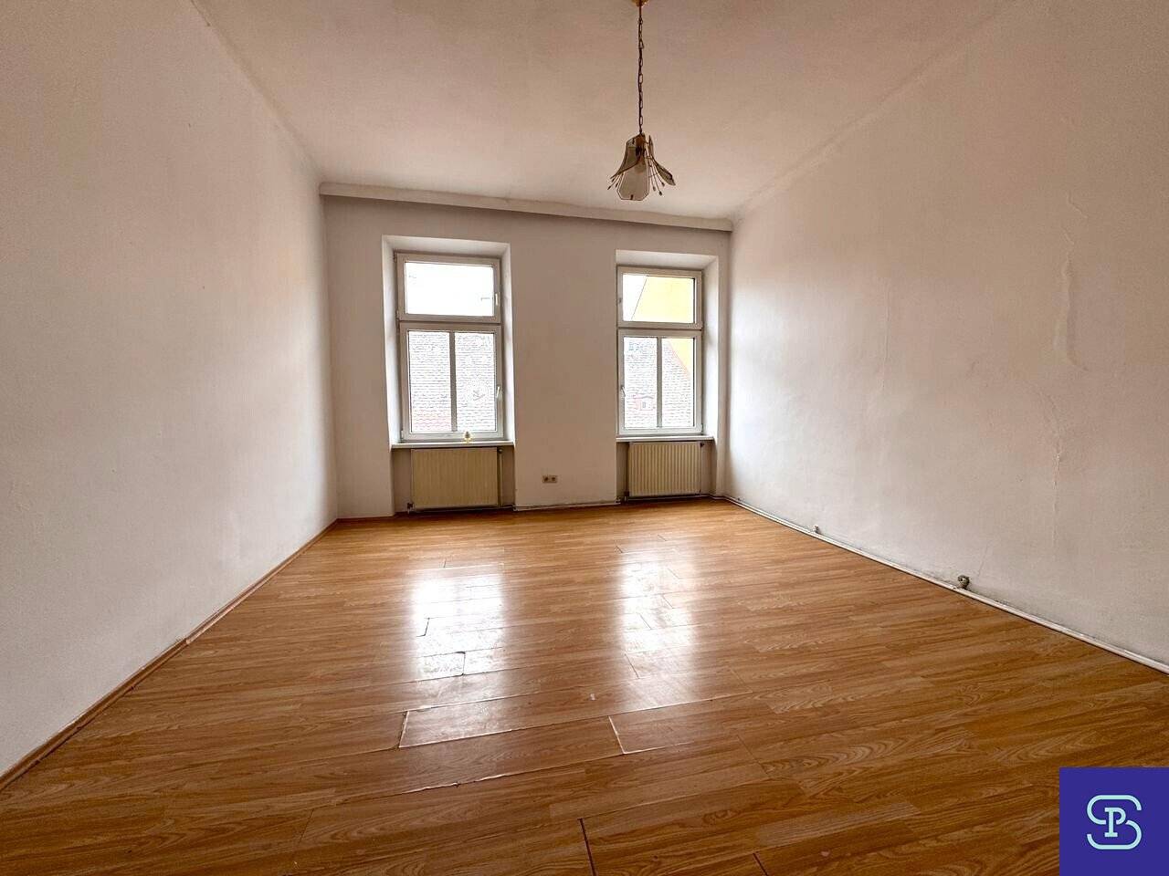 Renovation needed 49 m² old building with 1.5 rooms in top location 1060 Vienna