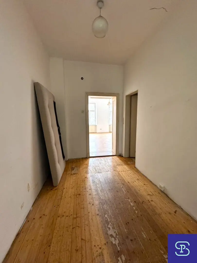 Renovation needed 49 m² old building with 1.5 rooms in top location 1060 Vienna