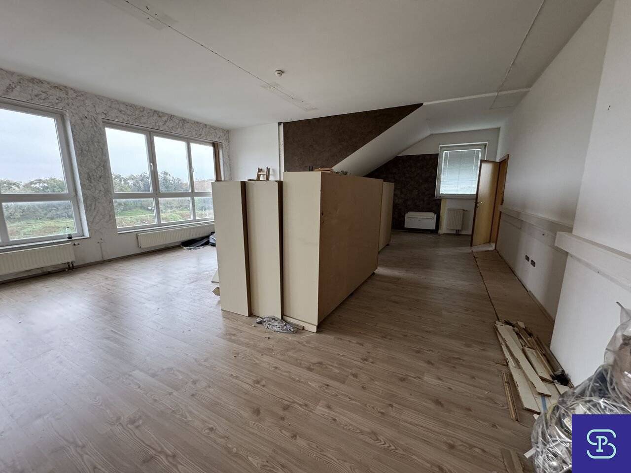 Affordable 72 m² office unit with central heating near Rautenweg - 1220 Wien
