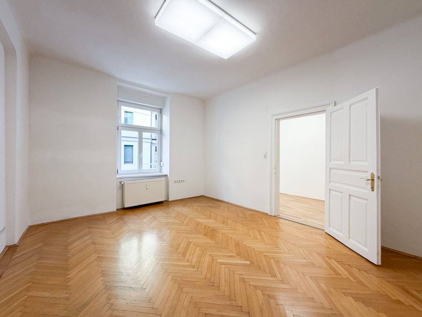 Top Opportunity 3.5 room Old Building Apartment in a Quiet Location Near the Mur