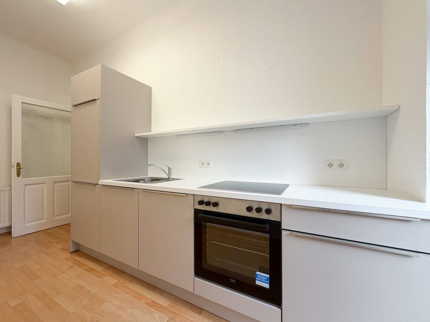 Großzügige Altbauwohnung mit 3 Zimmern, Extraküche und 2 Balkonen nahe der Mur