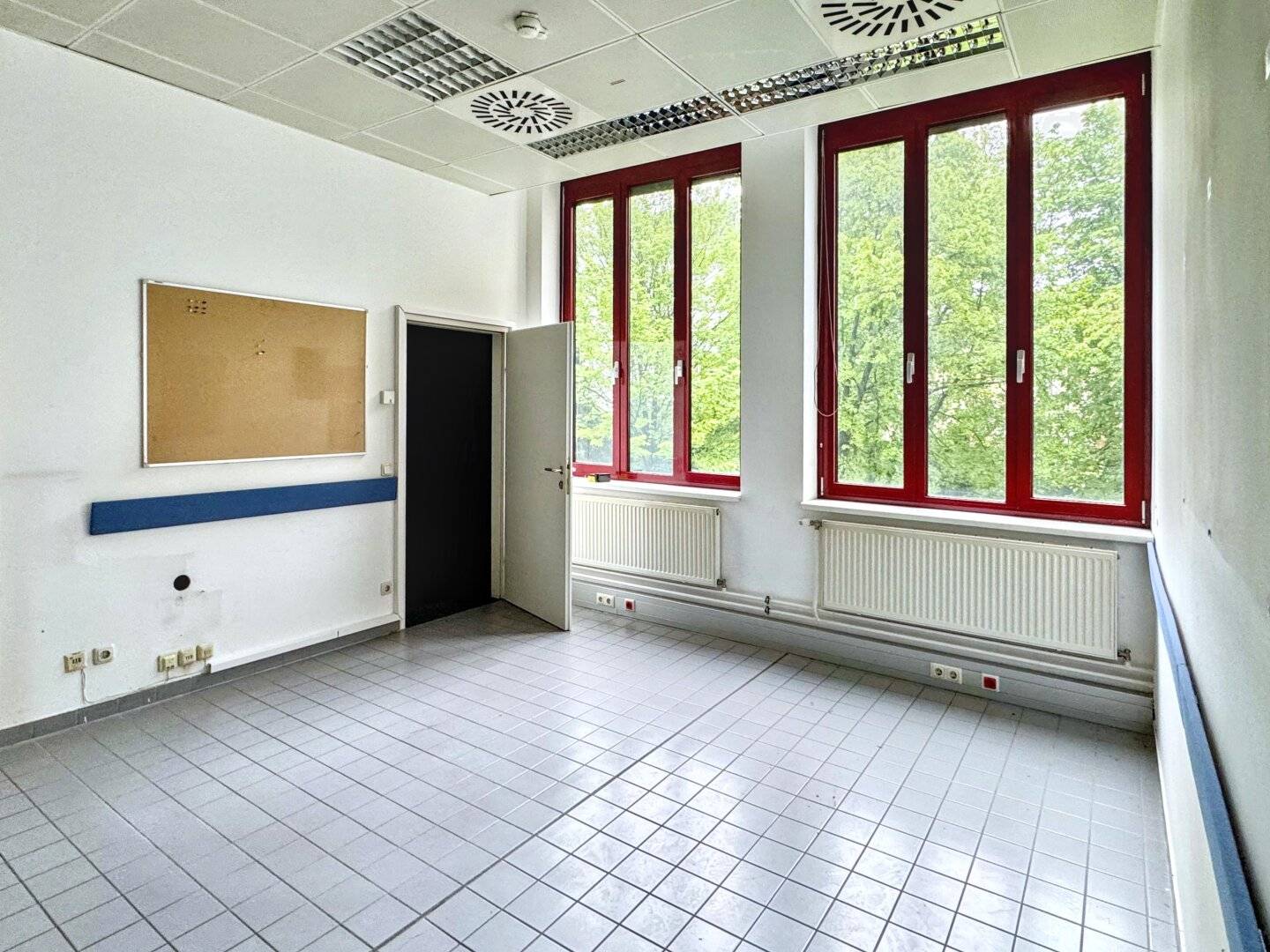 Barrier free accessible 150 m² office with green view near Mariahilferstraße