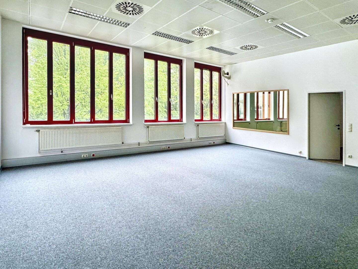 Barrier free accessible 150 m² office with green view near Mariahilferstraße