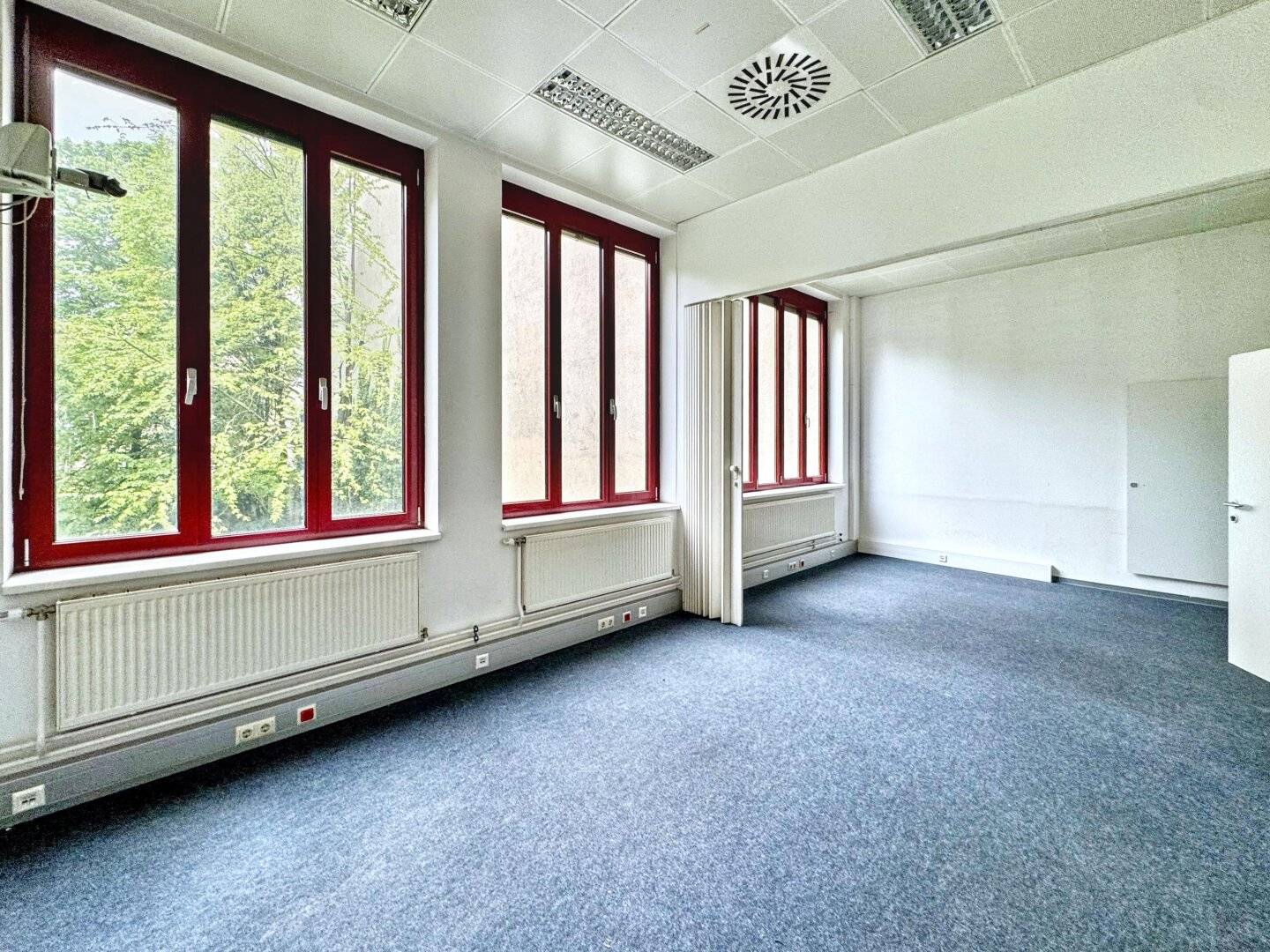 Barrier free accessible 150 m² office with green view near Mariahilferstraße