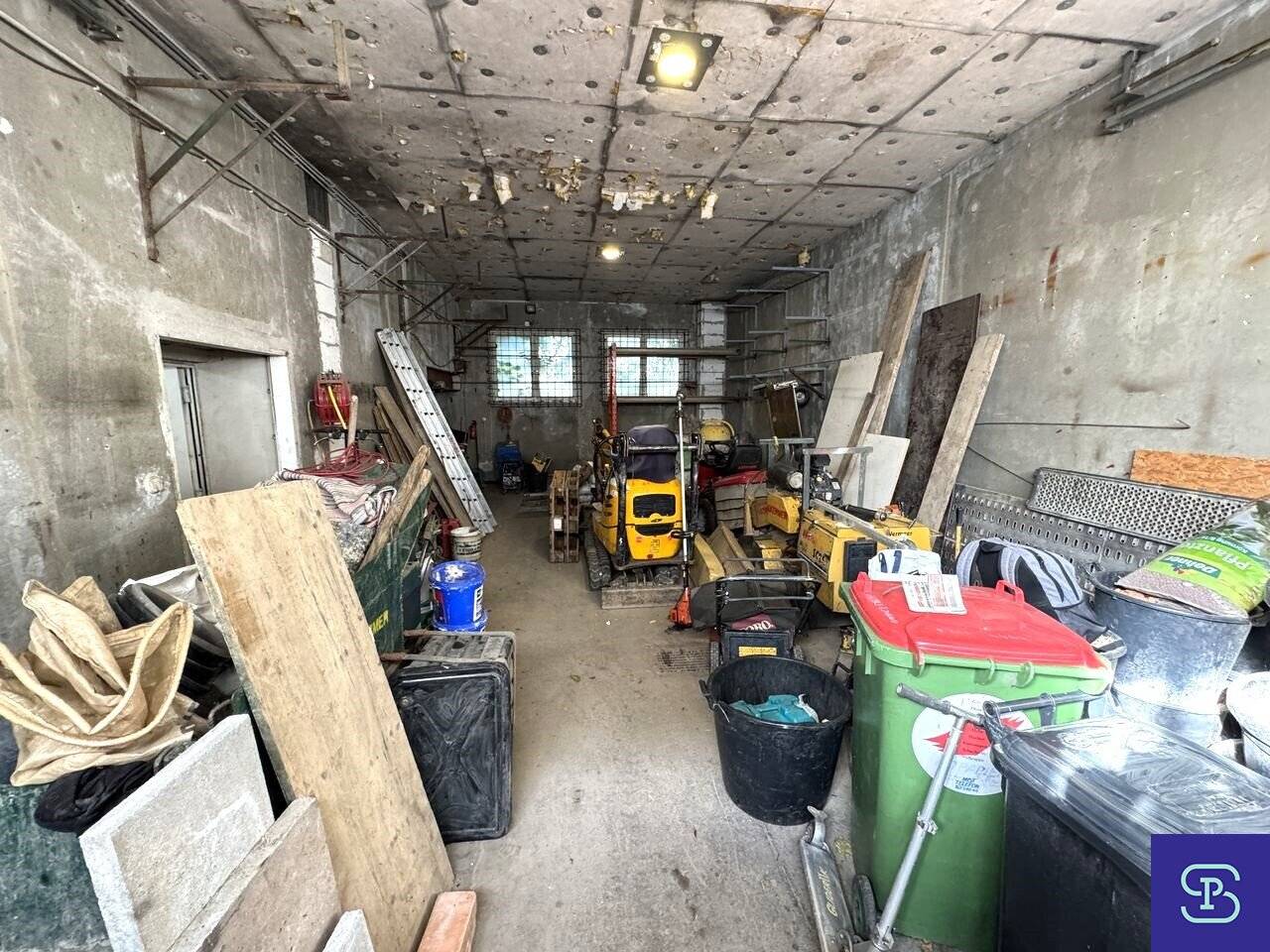 Industrial property 435 m² with driveway near Linzer Straße - 1140 Vienna