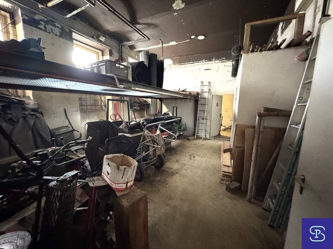 Industrial property 435 m² with driveway near Linzer Straße - 1140 Vienna