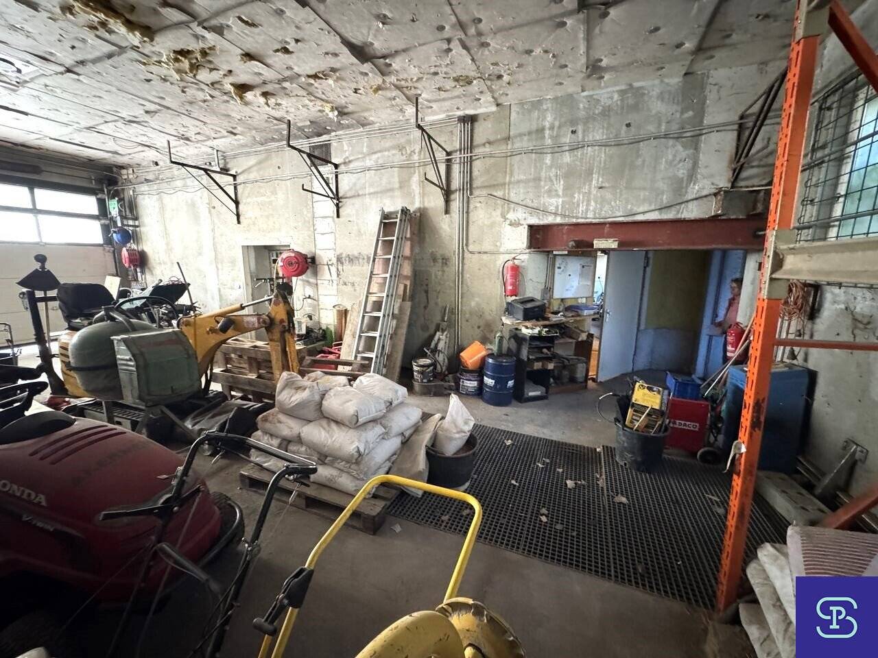 Industrial property 435 m² with driveway near Linzer Straße - 1140 Vienna