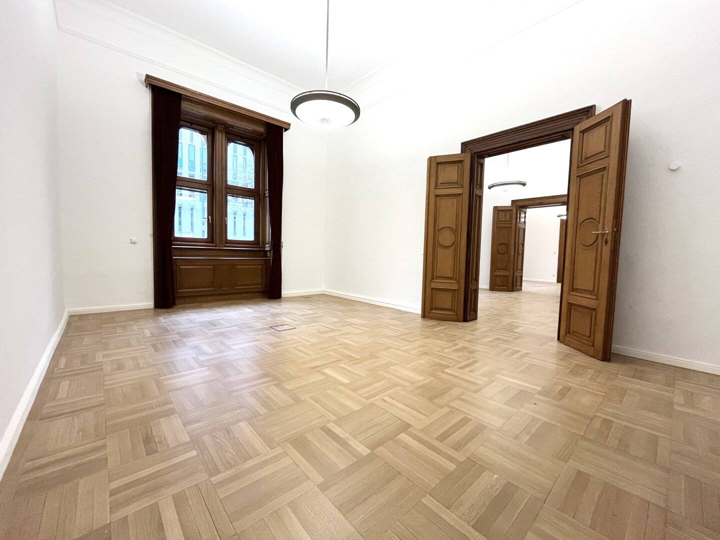 Attractive office space in Alten Börse (4 large offices)