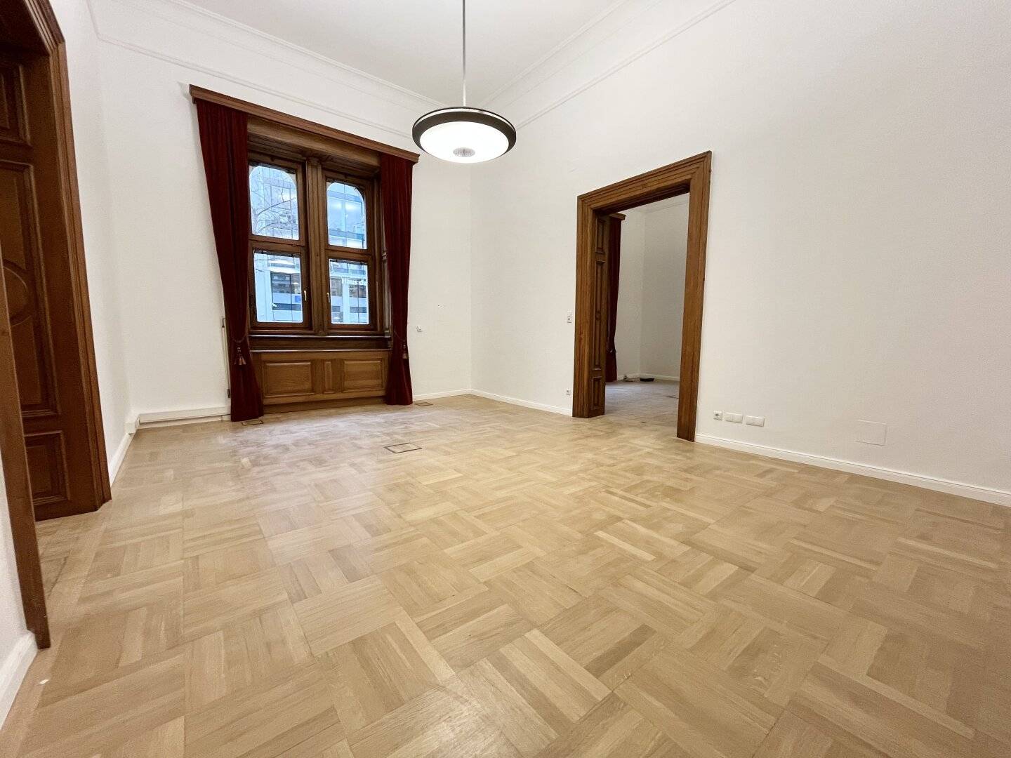Attractive office space in Alten Börse (4 large offices)