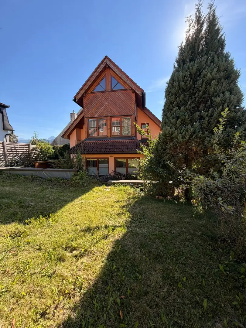 Top residential house with commercial premises, garden, terrace, garage, central and quiet location, second home capable