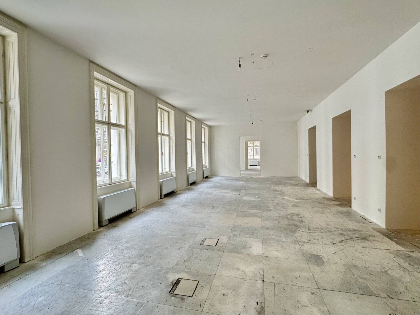 ERSTBEZUG - Repräsentatives Büro in der Rathausstraße