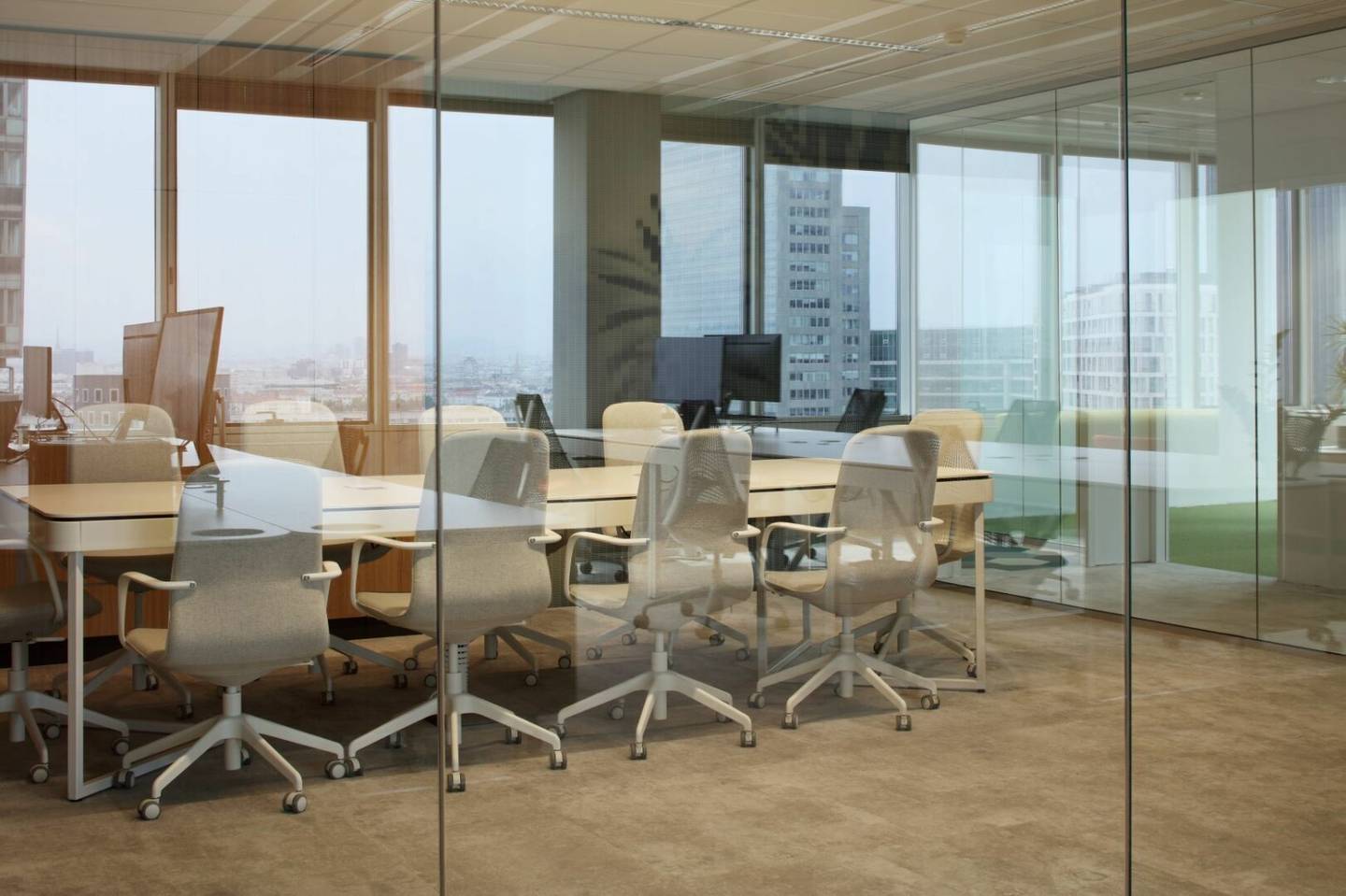 SATURN TOWER BÜRO mit schönem Fernblick - 300 m² im 8. OG
